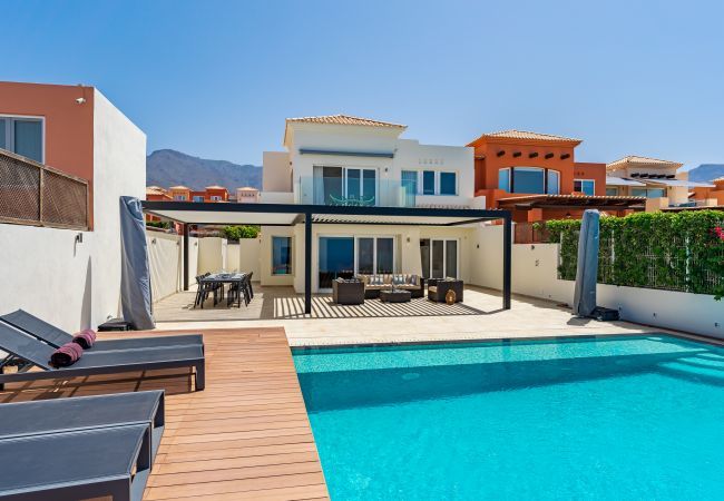 Вилла на La Caleta - Chalet Golf Costa Adeje  3A003 Вилла на La Caleta - Chalet Golf Costa Adeje  3A003