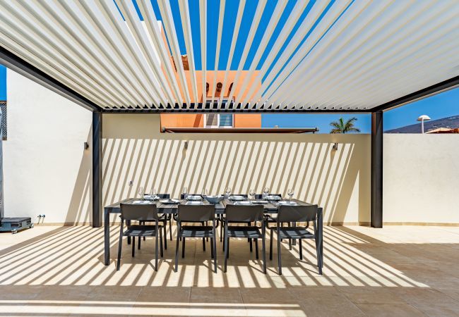 Вилла на La Caleta - Chalet Golf Costa Adeje  3A003 Вилла на La Caleta - Chalet Golf Costa Adeje  3A003