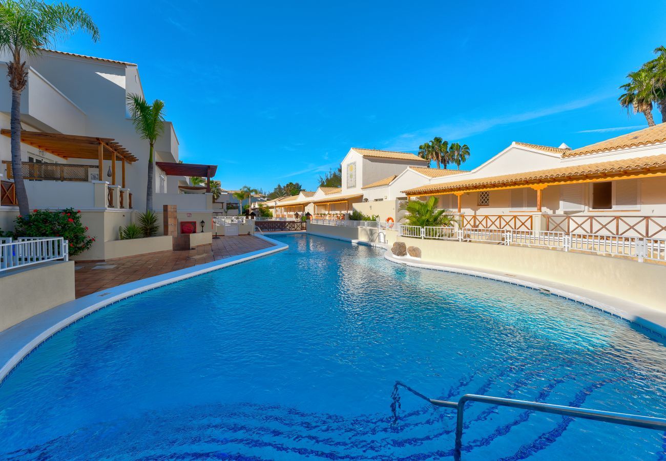 Таунхаус на Playa de Las Americas - CHALET GOLF PLAYA DE LAS AMERICAS Таунхаус на Playa de Las Americas - CHALET GOLF PLAYA DE LAS AMERICAS